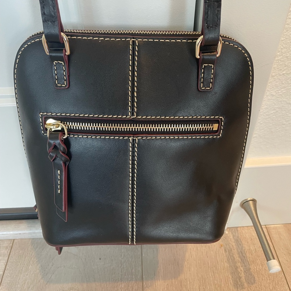 NWT Dooney & Bourke Trixie Black Crossbody with Contrast Stitching - Picture 3 of 8
